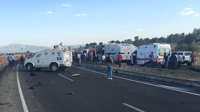 Türkiyədə polisə hücum: 6 ölü, 3 yaralı (VİDEO) 